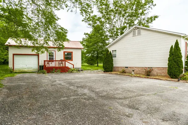 960 Harsh Ln, Castalian Springs, TN 37031