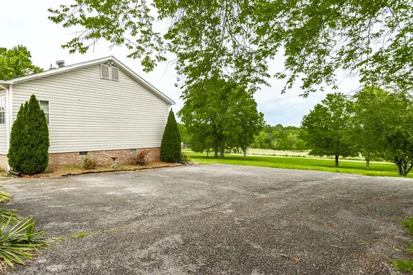 960 Harsh Ln, Castalian Springs, TN 37031