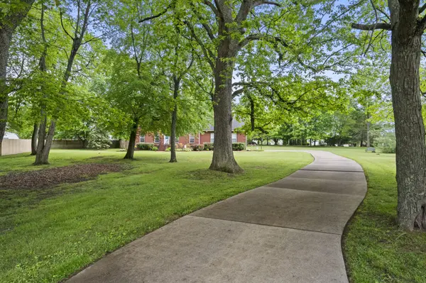 311 Orchard Park Dr, White House, TN 37188