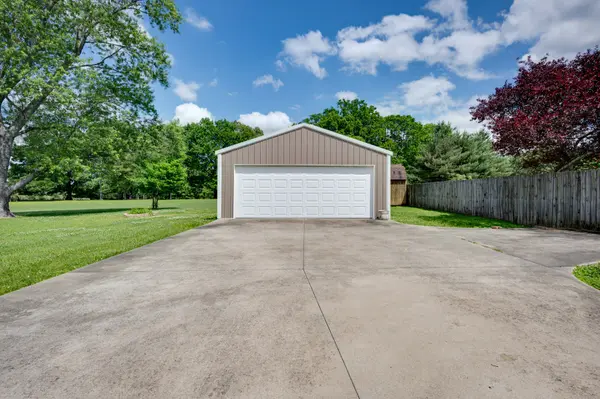 7480 Rock Creek Rd, Tullahoma, TN 37388