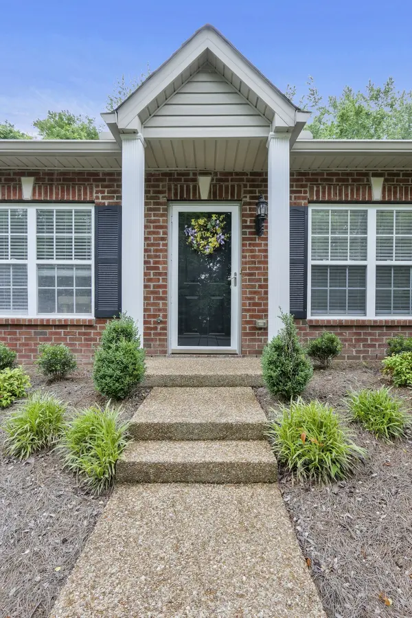 804 Cashmere Dr, Thompsons Station, TN 37179