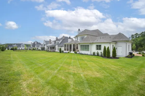 8877 Edgecomb Dr, College Grove, TN 37046