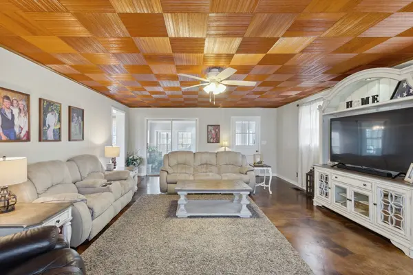 203 Cothron Dr, Lafayette, TN 37083