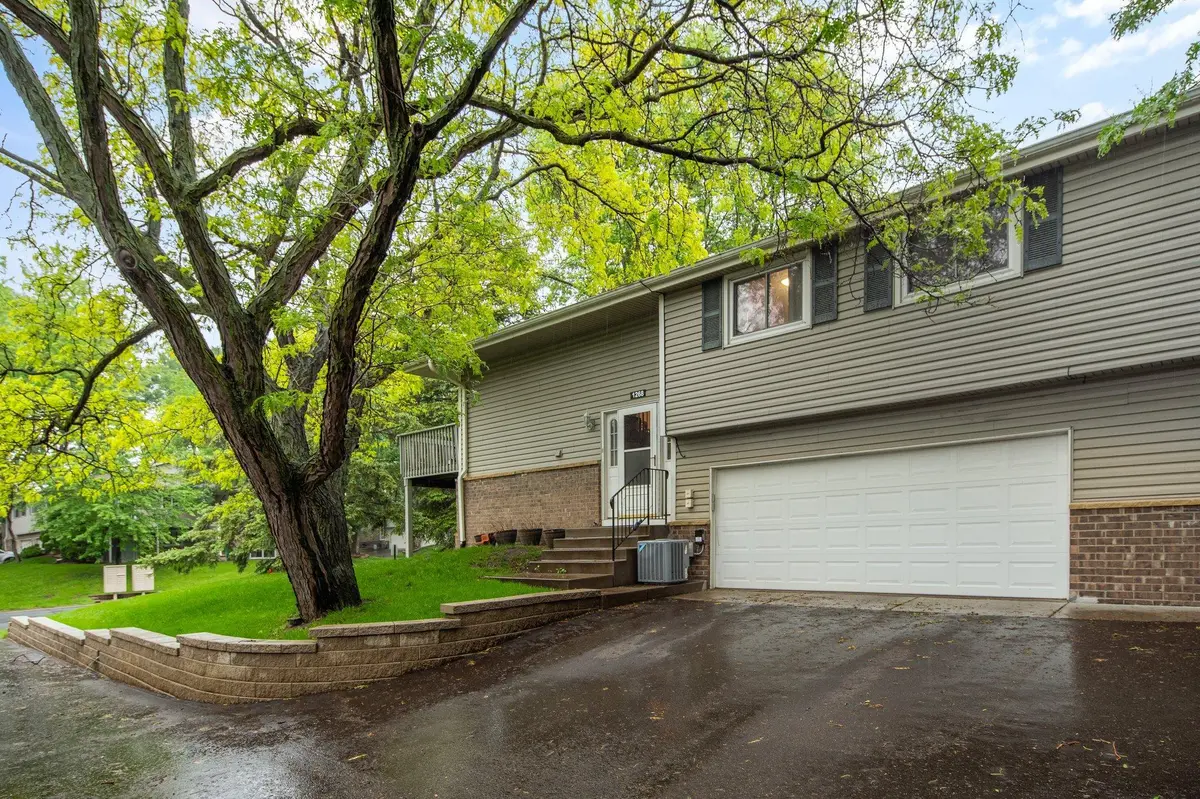 1268 Timbershore LN, Eagan, MN 55123