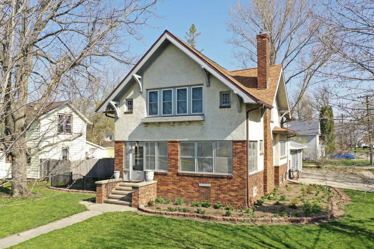 100 2nd ST, Claremont, MN 55924