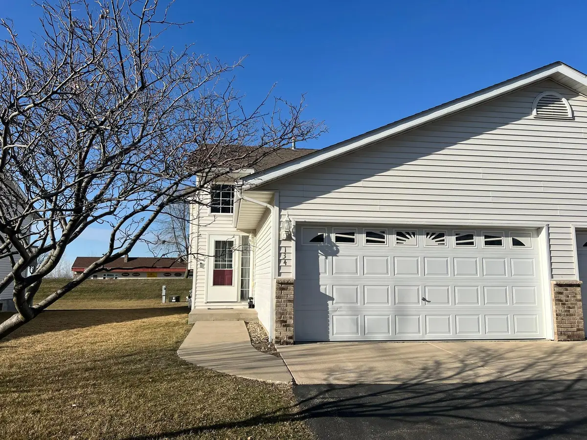 134 Cedar Cove LN NW, Owatonna, MN 55060