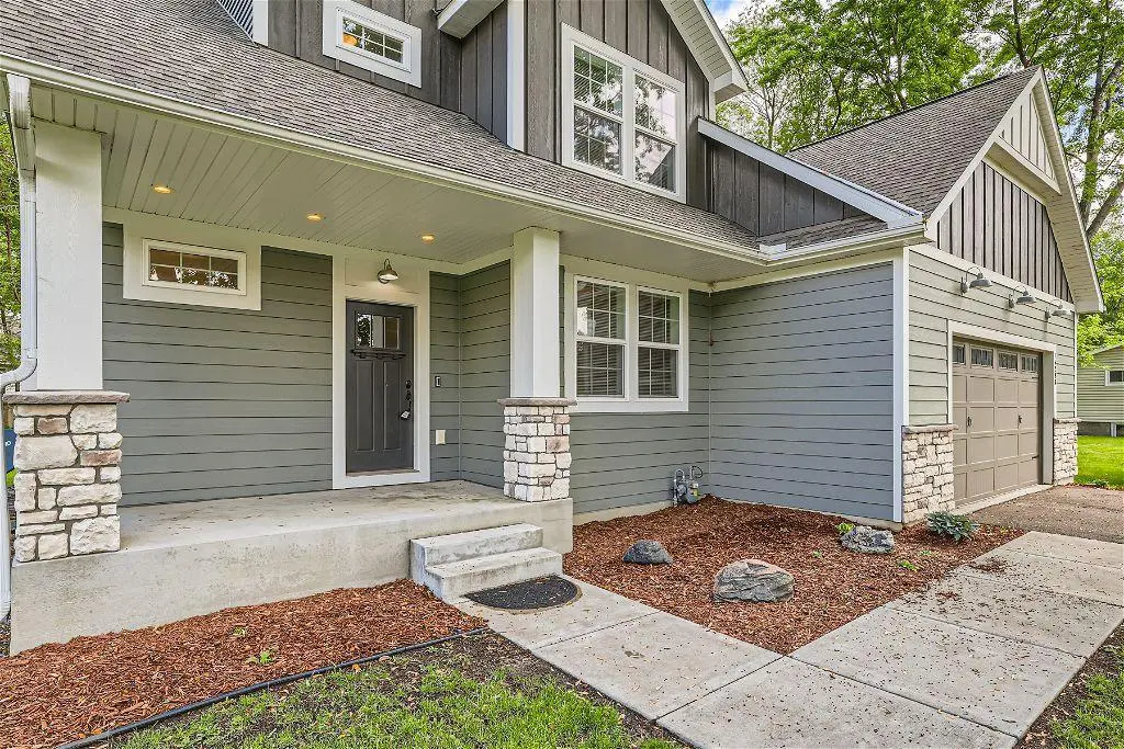 16280 Westgate LN, Eden Prairie, MN 55344