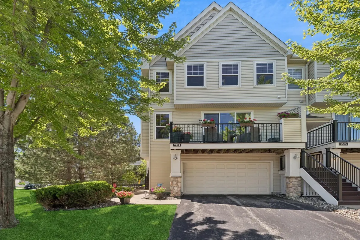 7519 Southridge CT, Savage, MN 55378