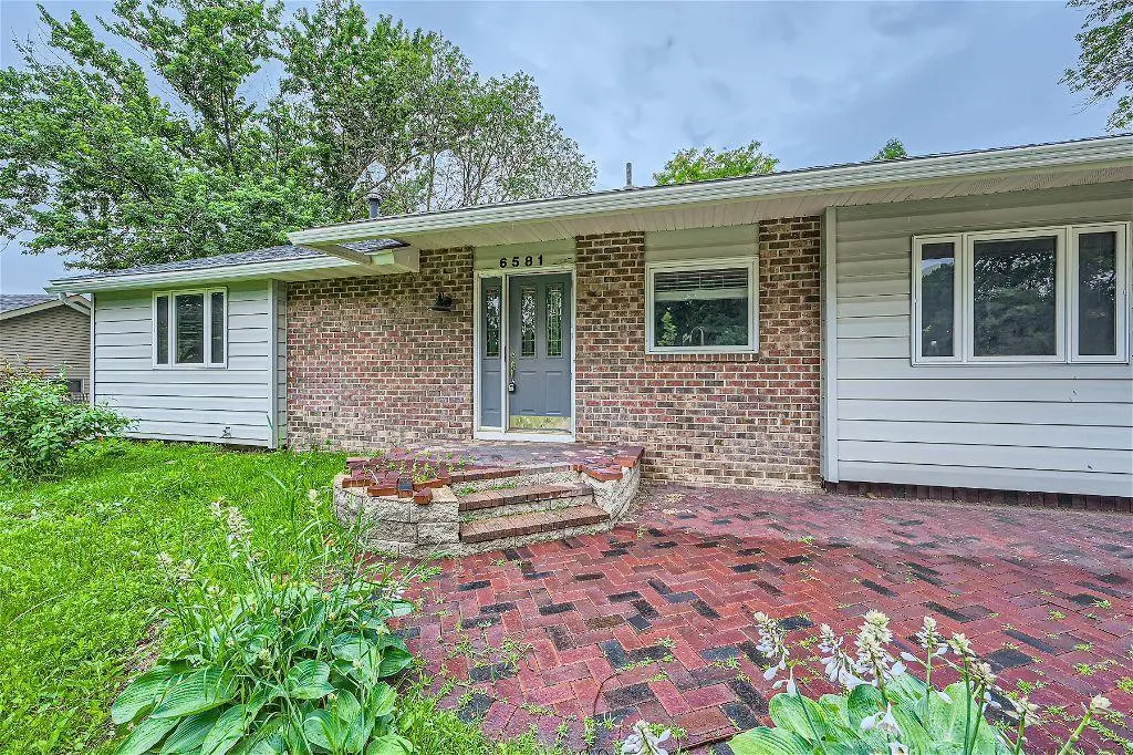 6581 Stratford RD, Woodbury, MN 55125