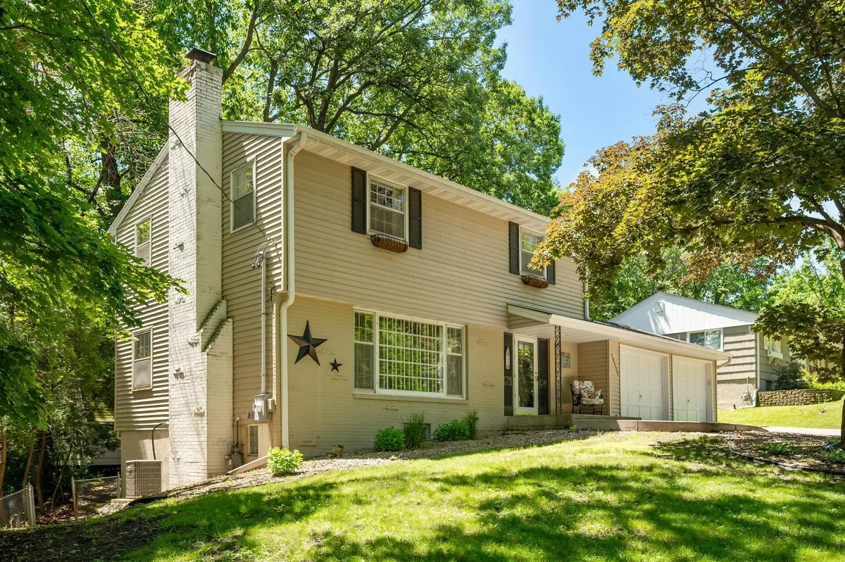 19555 Shady Hills RD, Shorewood, MN 55331