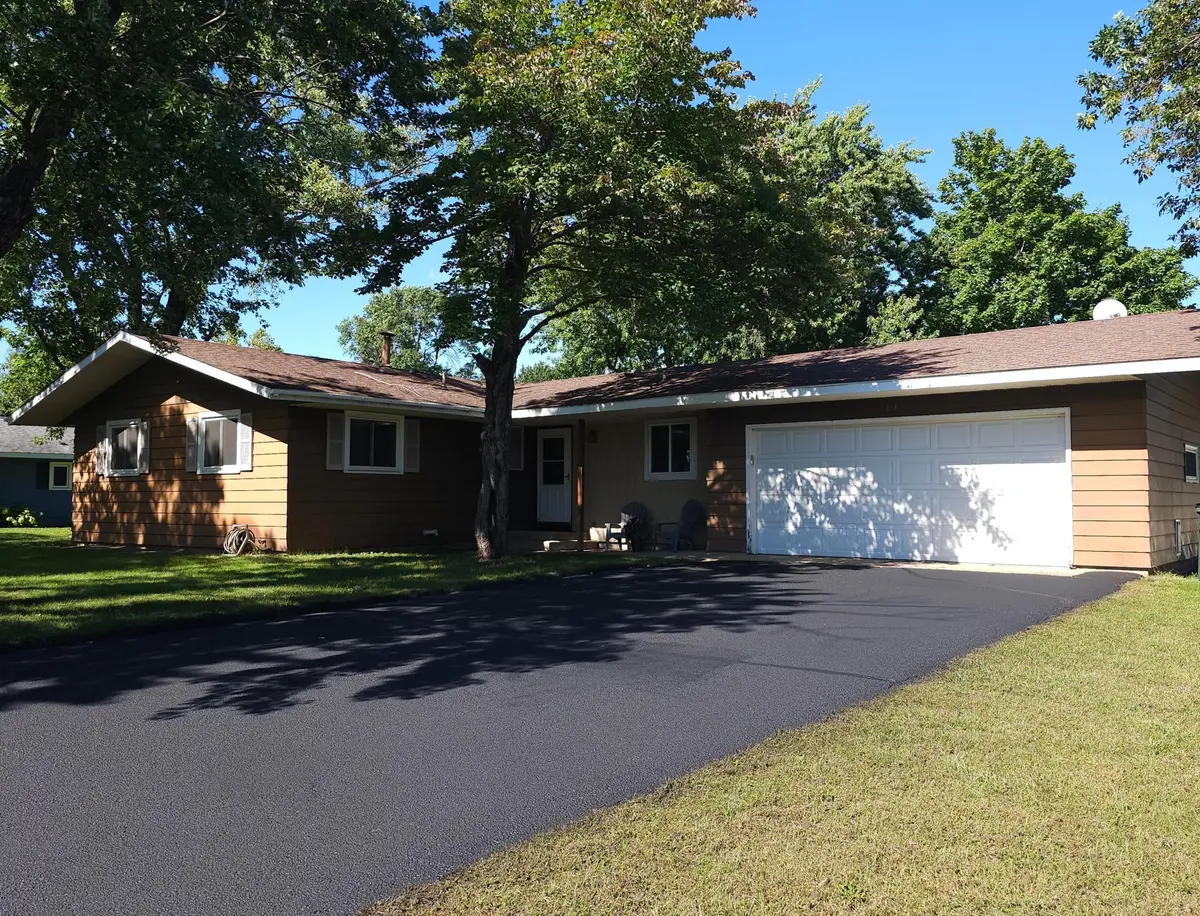 61 Greenstone LN, Waite Park, MN 56387