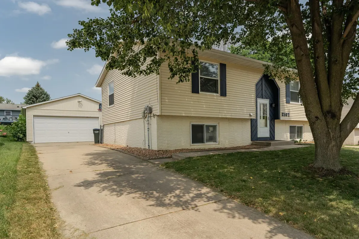 2107 46th ST NW, Rochester, MN 55901