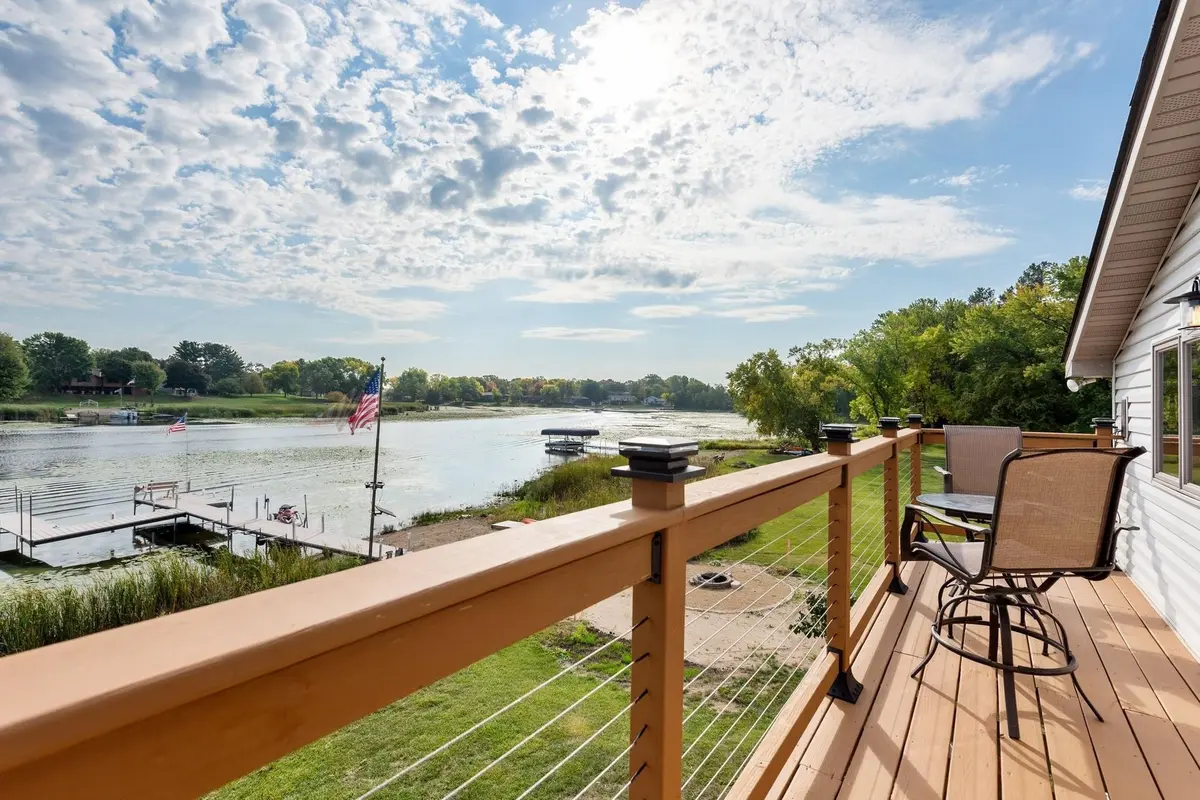 30685 Nystrom LN, Lindstrom, MN 55045