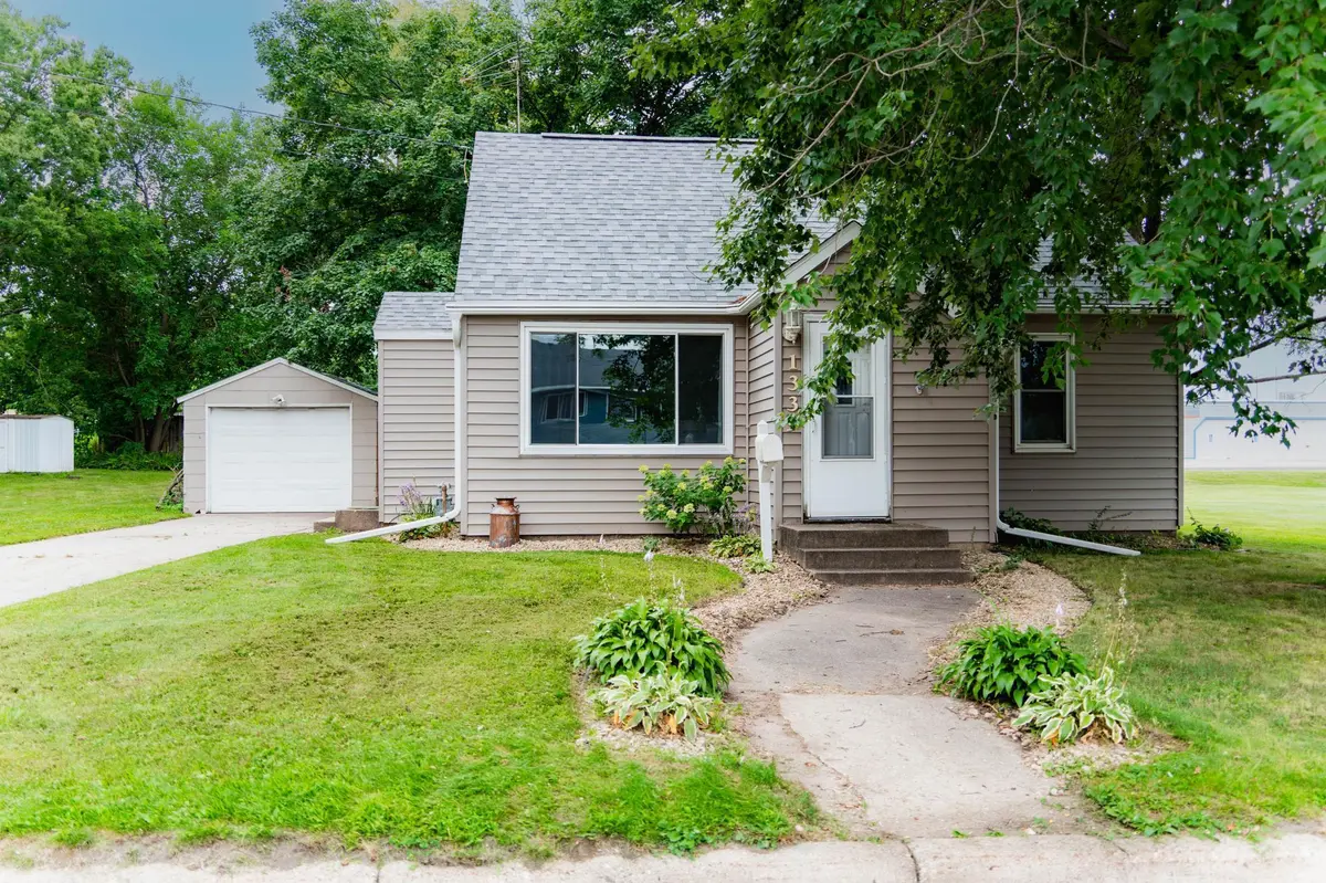 1339 Division ST W, Faribault, MN 55021