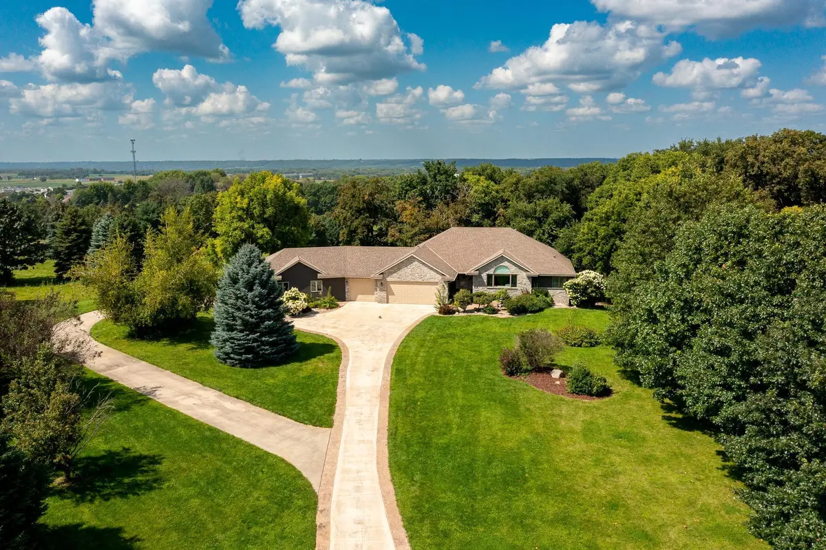 11520 Susan LN, Belle Plaine Twp, MN 56011