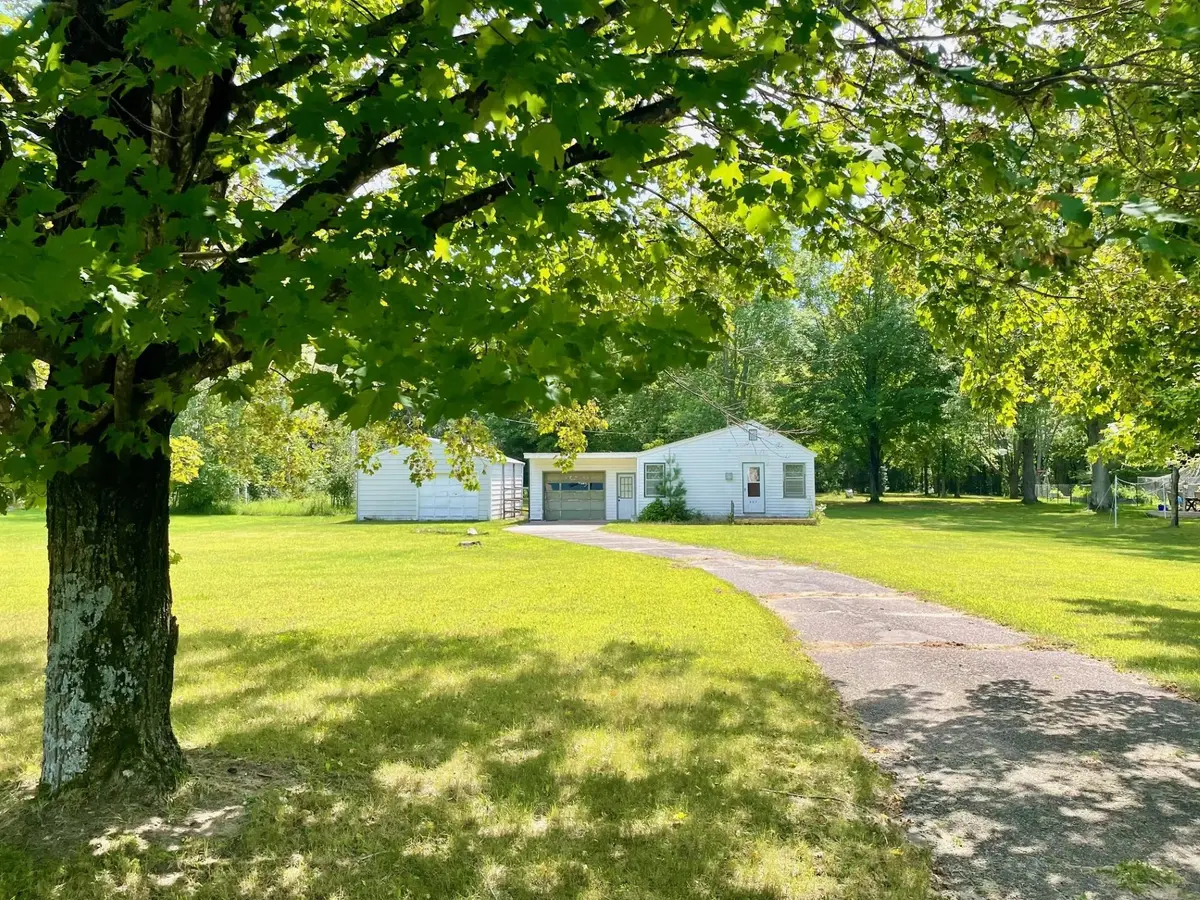 327 8th ST SW, Stanchfield Twp, MN 55006