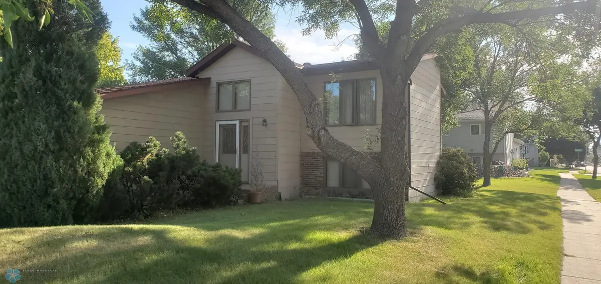 2912 27th ST S, Fargo, ND 58103