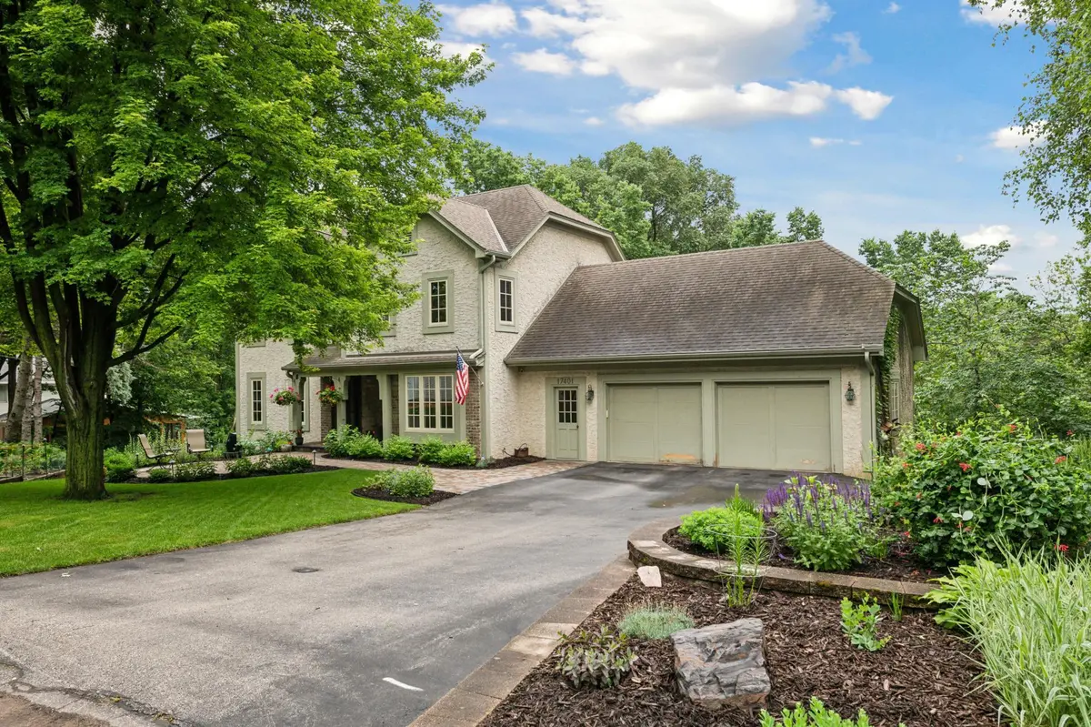 17401 Comet CIR, Minnetonka, MN 55345