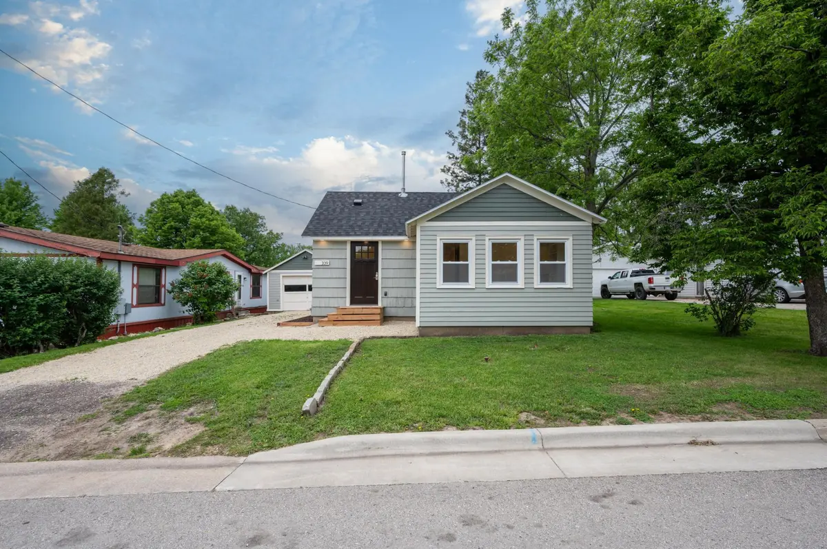 109 2nd AVE NW, Byron, MN 55920