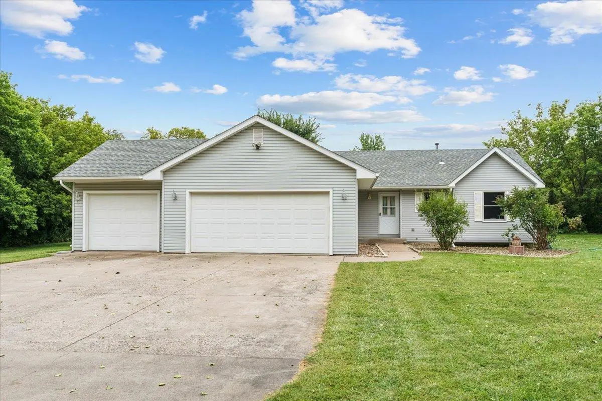 857 Ross RD, Hudson, WI 54016