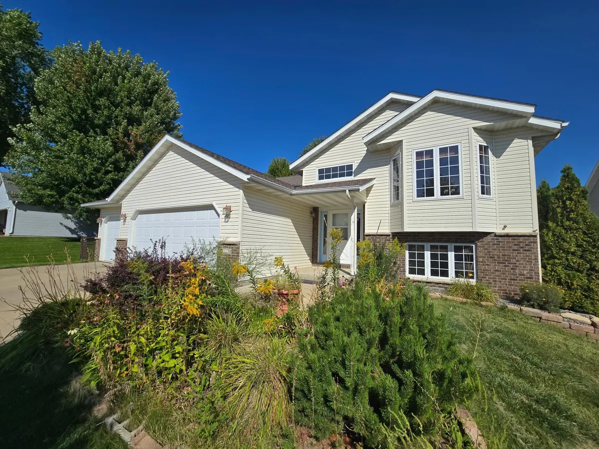 6270 Fairway DR NW, Rochester, MN 55901