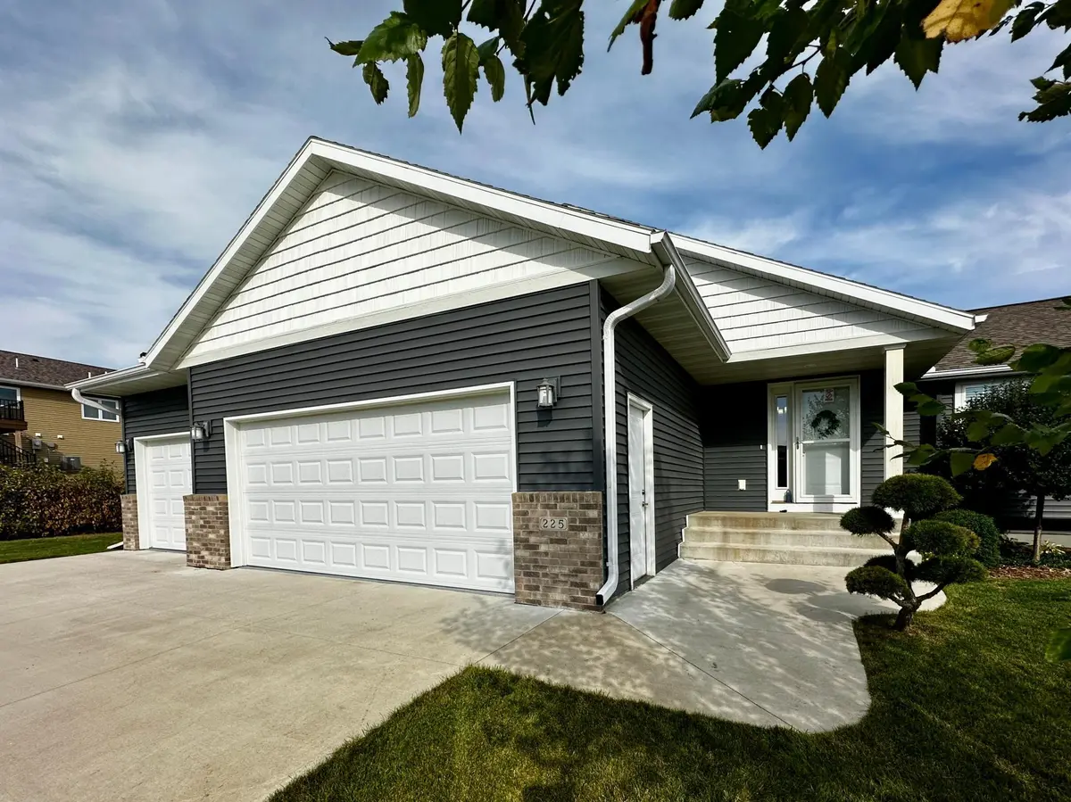 225 Oak DR, Eagle Lake, MN 56024