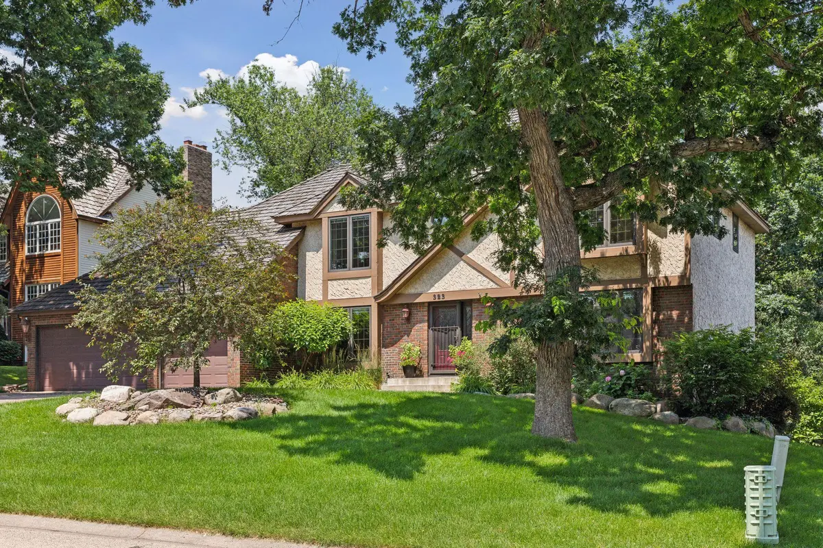 323 Oakwood TER, Vadnais Heights, MN 55127