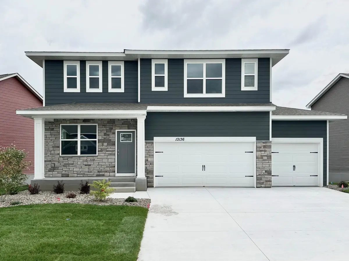 13136 Bauer DR N, Champlin, MN 55316