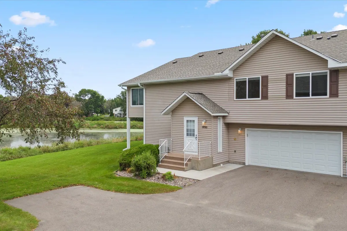 3720 Gershwin LN N, Oakdale, MN 55128