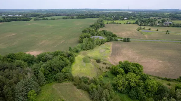 735 Moundview RD, Hudson Twp, WI 54016
