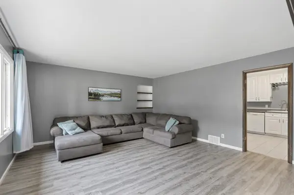 921 Whitney DR, Apple Valley, MN 55124