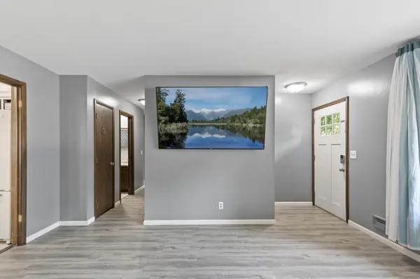 921 Whitney DR, Apple Valley, MN 55124