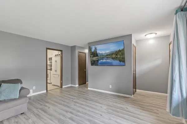 921 Whitney DR, Apple Valley, MN 55124