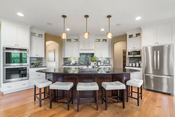 371 Riverside CIR, Anoka, MN 55303