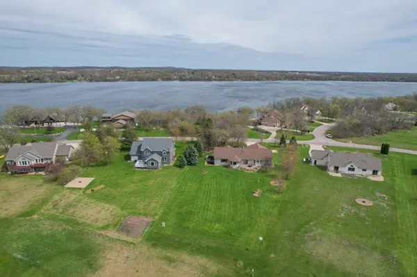 10427 Andrews DR, Sauk Centre, MN 56378