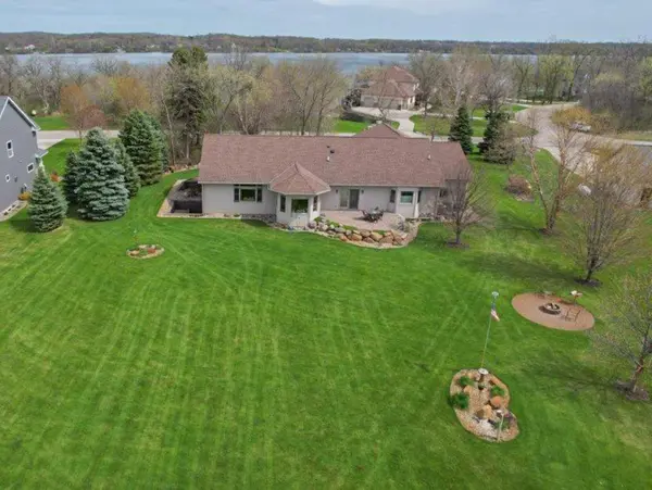 10427 Andrews DR, Sauk Centre, MN 56378