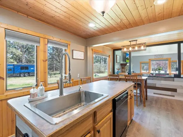 10748 Ossawinnamakee RD, Pequot Lakes, MN 56472