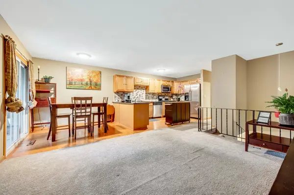 1268 Timbershore LN, Eagan, MN 55123