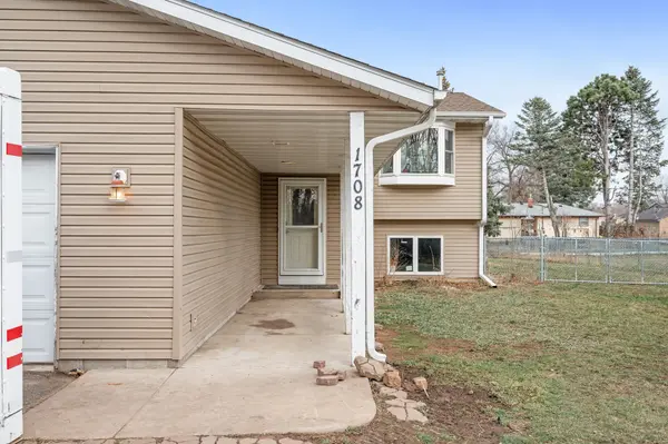 1708 Hagen DR N, Maplewood, MN 55109