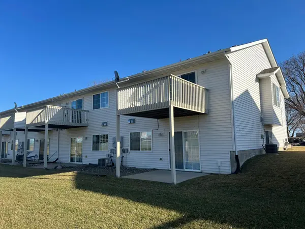 134 Cedar Cove LN NW, Owatonna, MN 55060