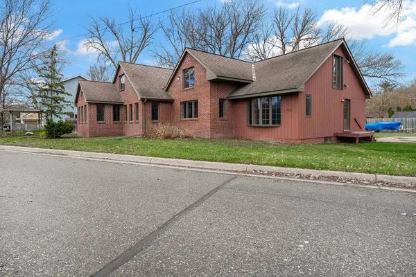 7965 Riverview TER NE, Fridley, MN 55432