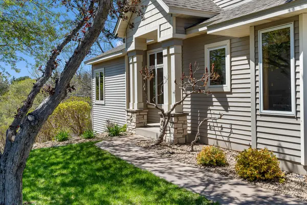 8937 Stonebrooke TRL, Woodbury, MN 55125
