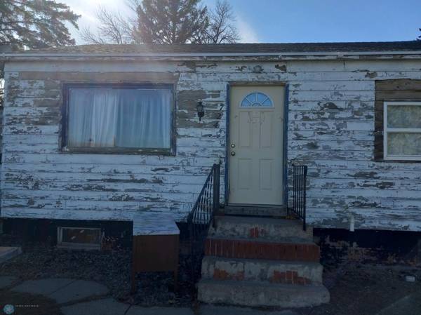 724 Terry AVE, Larimore, ND 58251