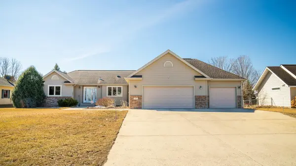 669 S Shore DR, Detroit Lakes, MN 56501