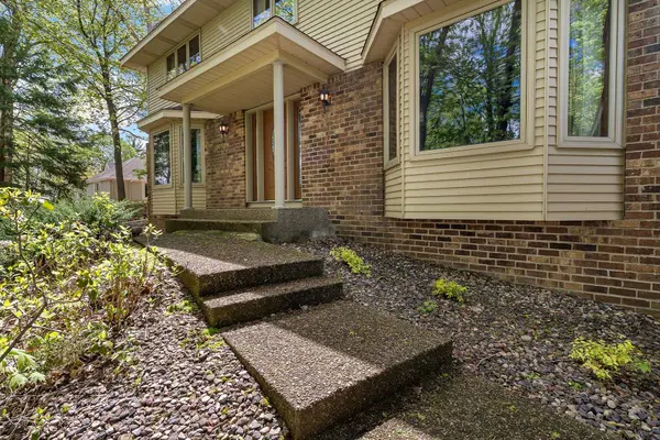 19085 Carsonwood RD, Deephaven, MN 55391