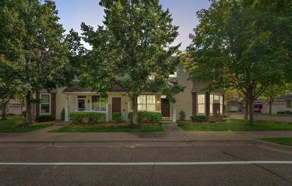 1624 Legacy Pkwy E #1, Maplewood, MN 55109