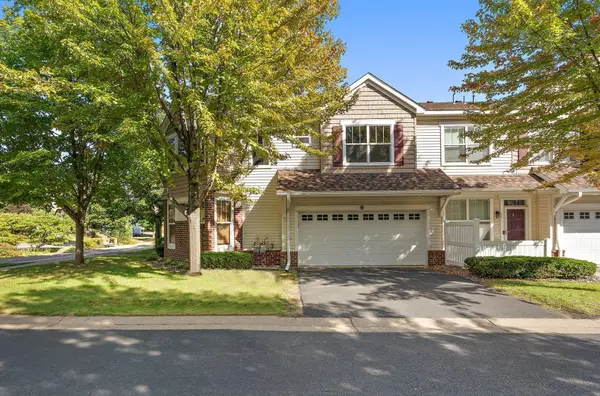 1624 Legacy Pkwy E #1, Maplewood, MN 55109