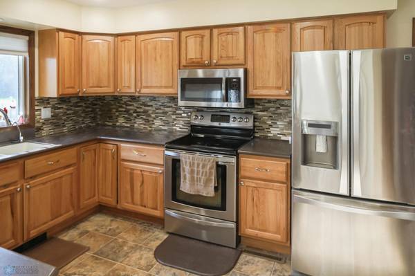 102 13th AVE N, Ellendale, ND 58436
