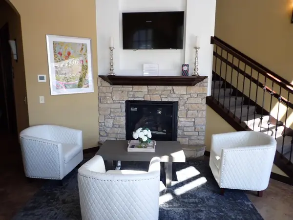 8696 Eagle Creek CIR, Savage, MN 55378