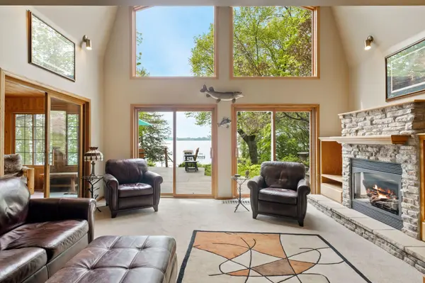 9501 N Shore TRL N, Forest Lake, MN 55025